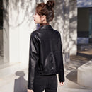 [Llevá 2 Pagá 1] Campera Femenina Luara de Cuero Legítimo con Bolsillos Laterales (¡Textura suave y diseño retro!)